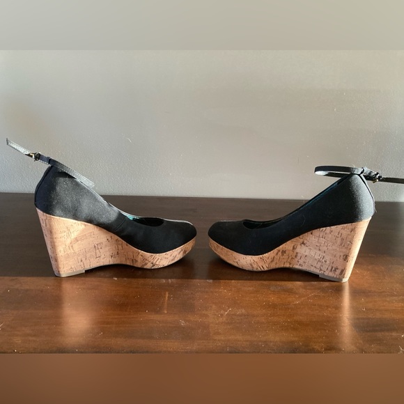 8 1/2 Wedge High Heels Report - Picture 5 of 6